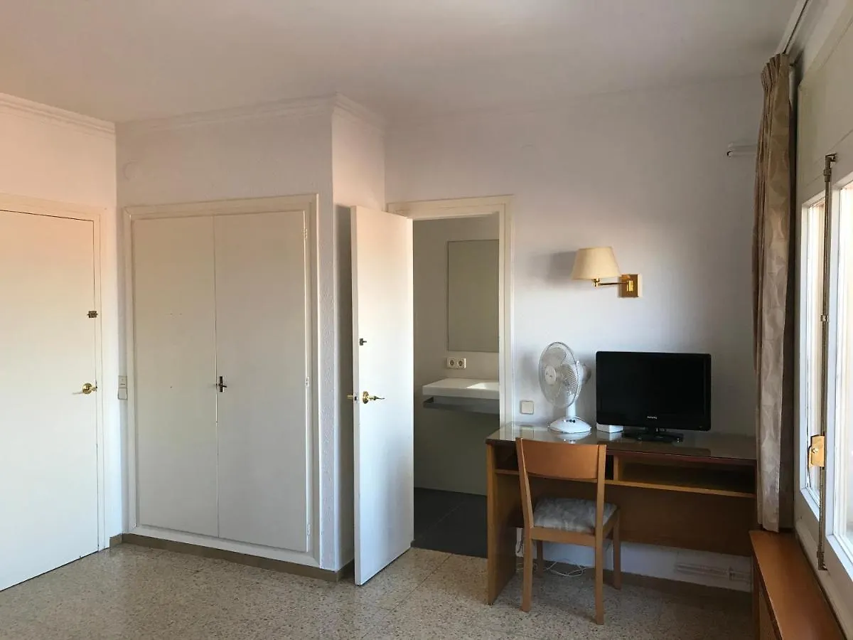 Hostal Can Pou Vidreres 0*,