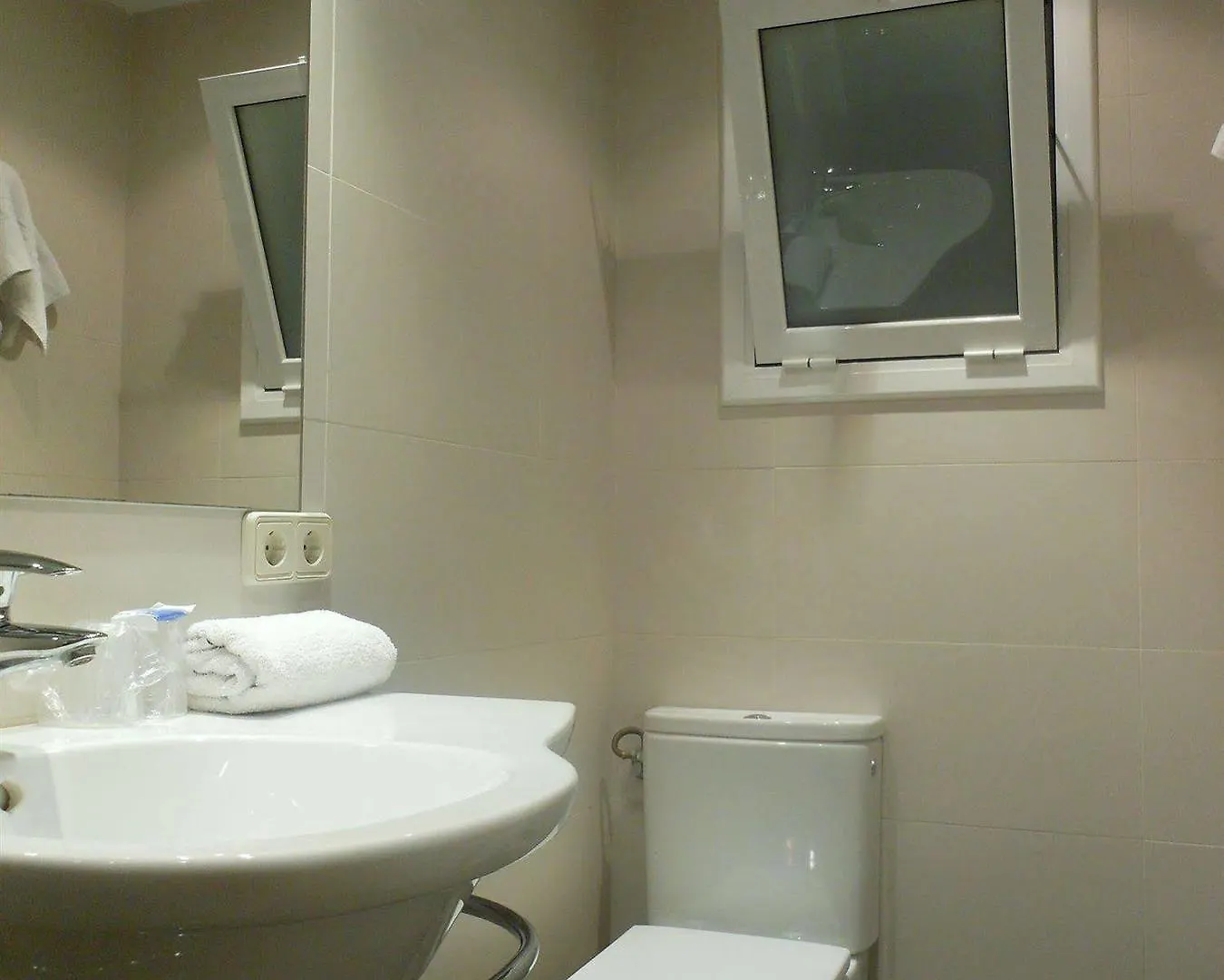 Hostal Can Pou Vidreres Guest house